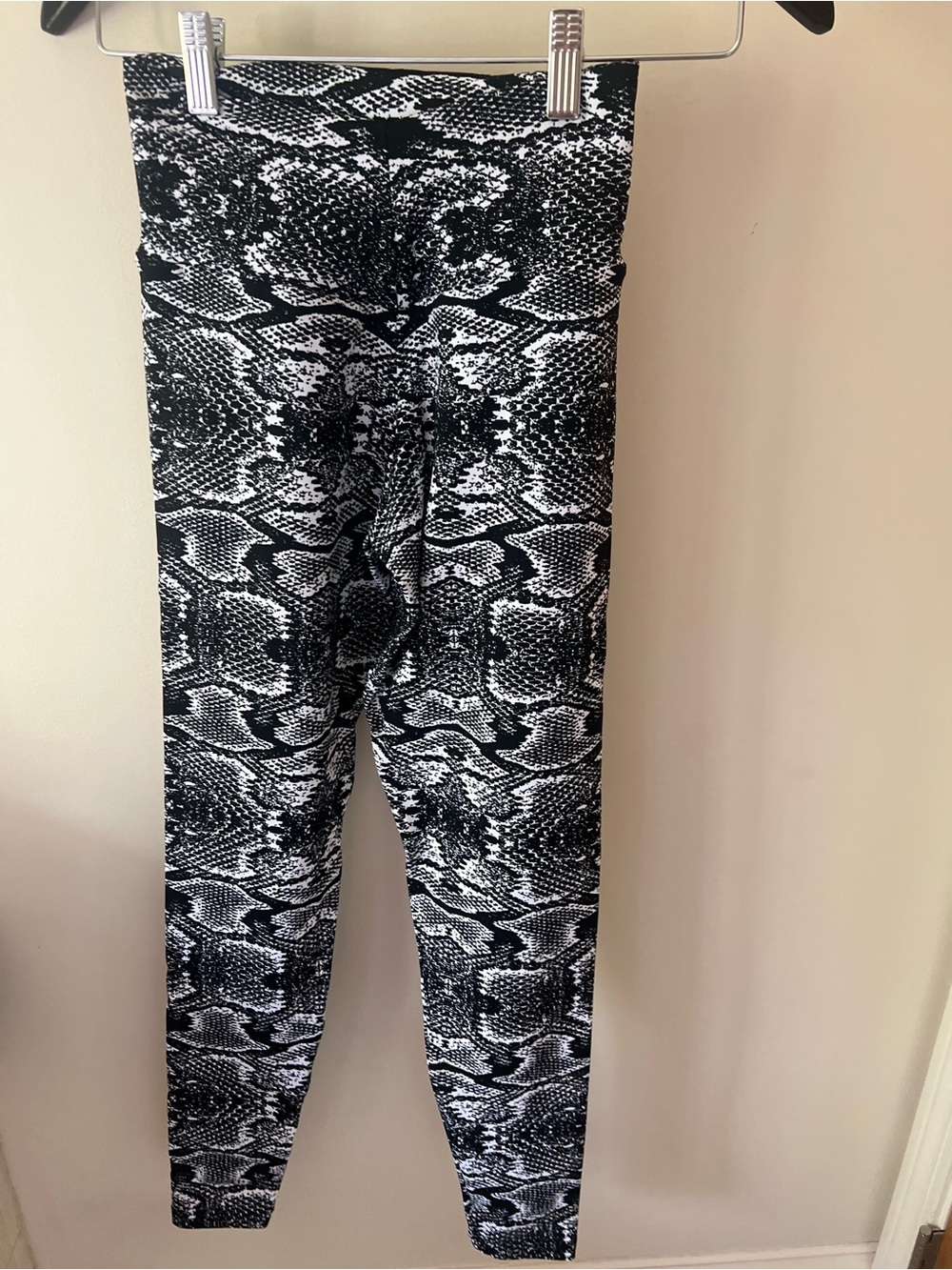 Booty by Brabants Black & White Snake Print Leggings